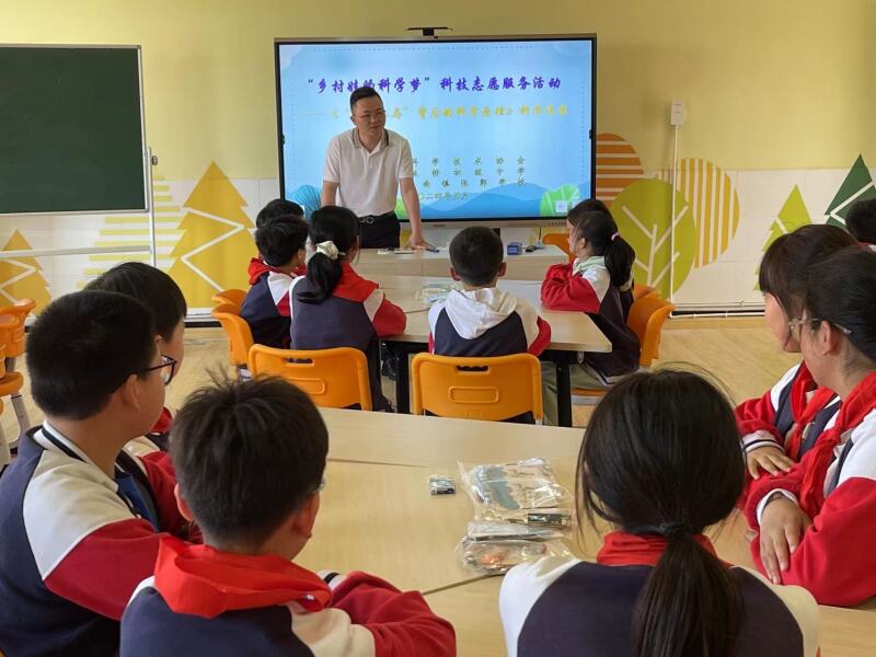 《“旋转木马”背后的科学原理》科学讲座.jpg