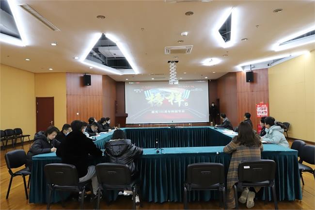 收看纪录片《榜样6》