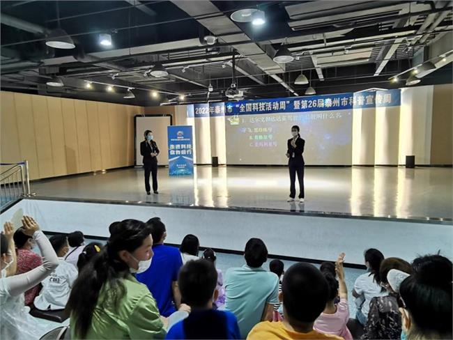 “鸟儿是恐龙变的吗?”科学课程讲解现场