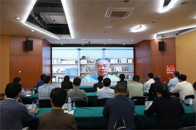 周福霖院士在讲解抗震减灾相关课程